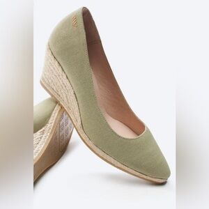 NWT Viscata Roses Canvas Wedge Pumps (U Cut) Sage Green Limited Edition EURO 36